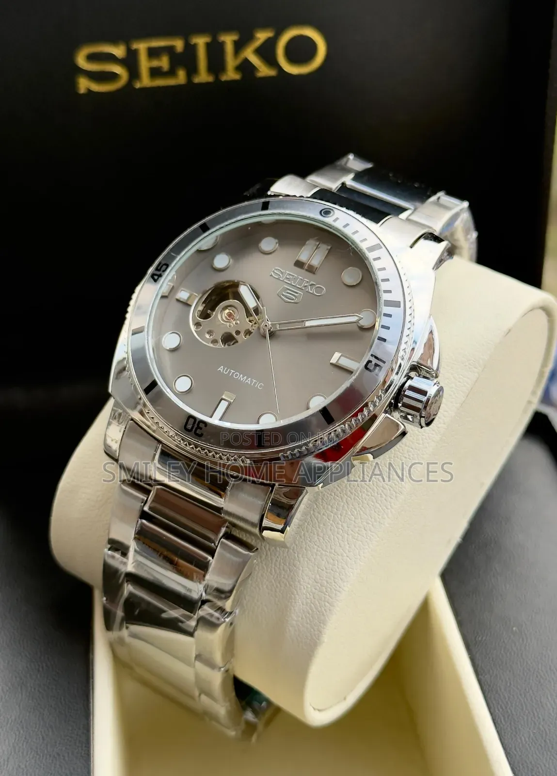 Silver Metallic Strapped Seiko Men's Authentic Mechanical Wrist Watch