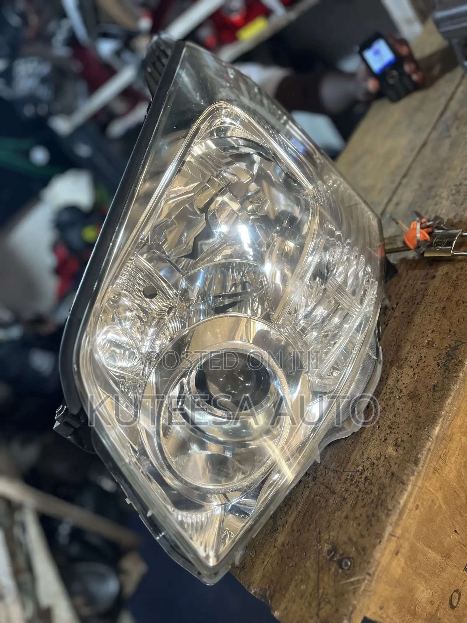 Noah 2008 Headlight