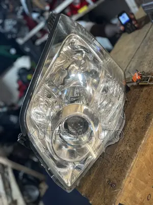 Noah 2008 Headlight