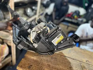 Noah 2008 Headlight