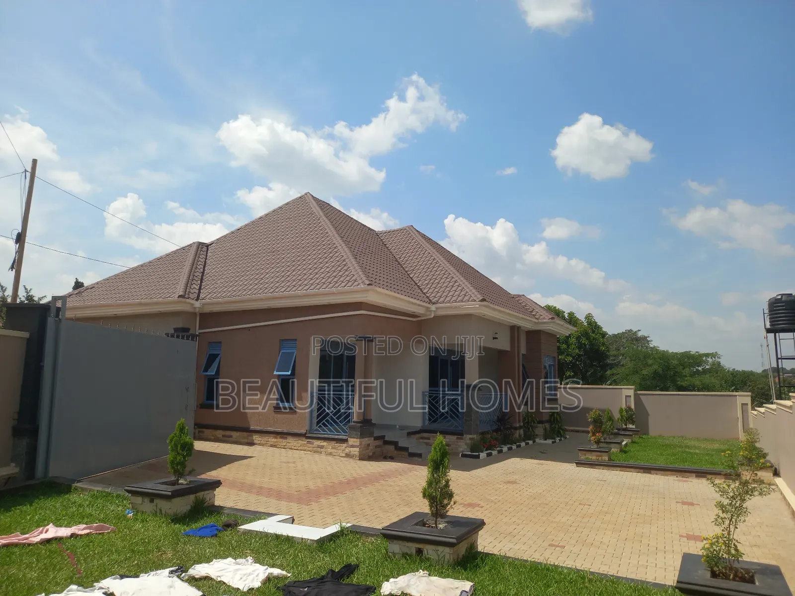 Furnished 4bdrm Bungalow in Kira for sale