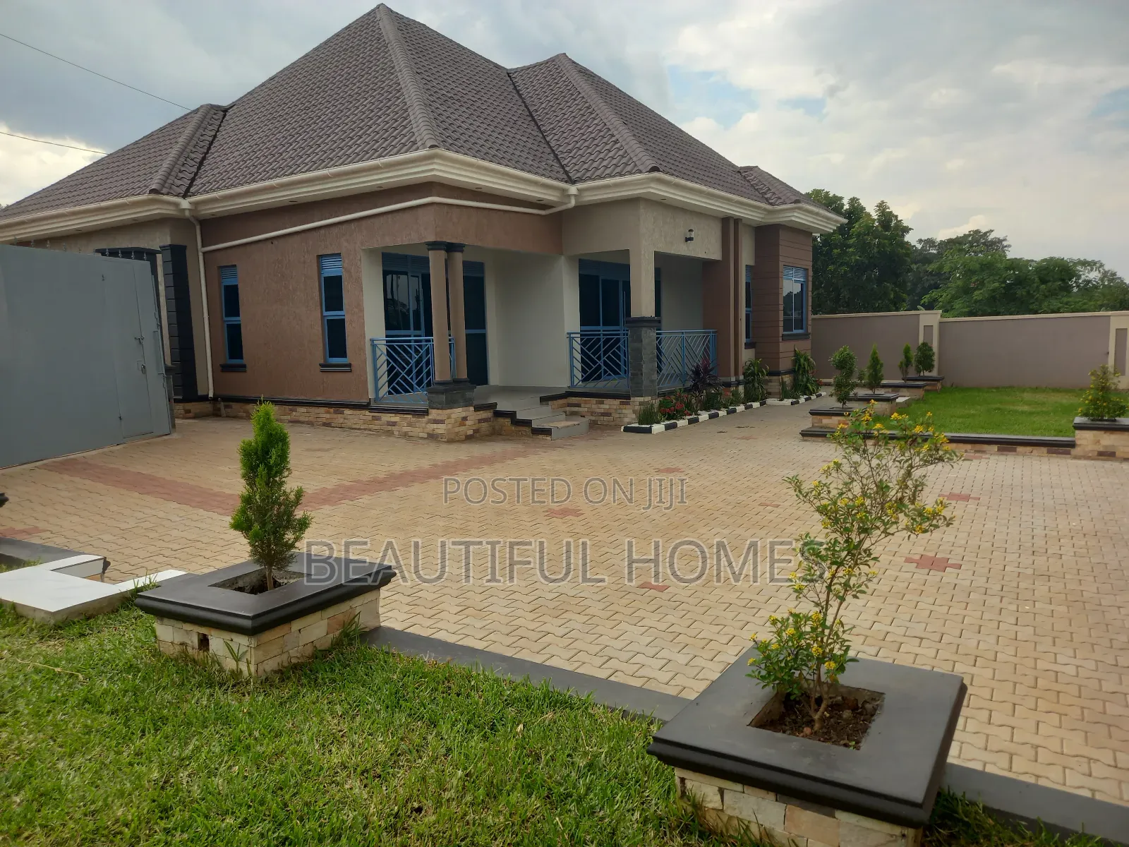 Furnished 4bdrm Bungalow in Kira for sale