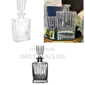 Elegant Crystal / Glass Spirit Decanter With Stopper - Transparent