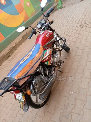 TVS HLX 125 2021 Red