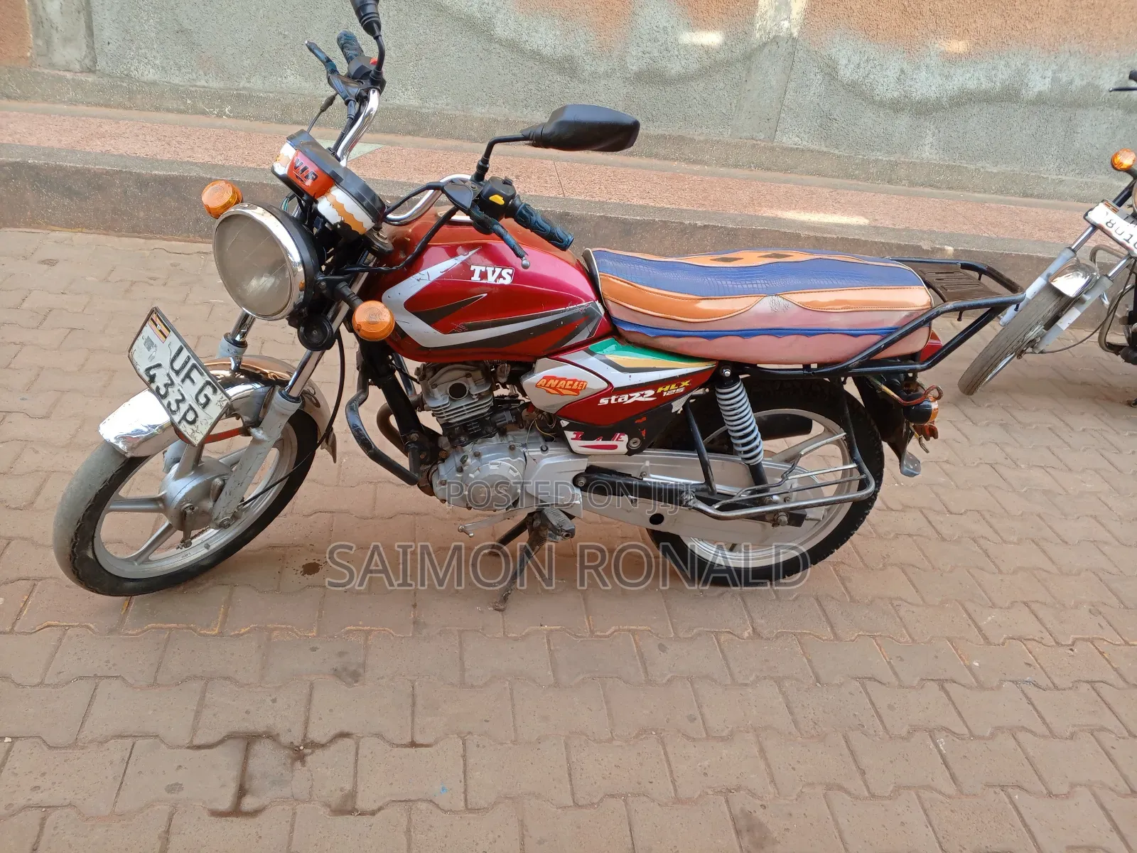 TVS HLX 125 2021 Red