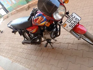 Bajaj Boxer 125 2024 Red