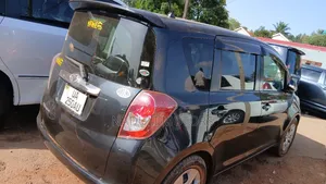 Toyota Ractis 2010 Black