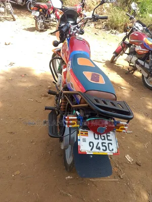 Bajaj Boxer 125 2024 Red