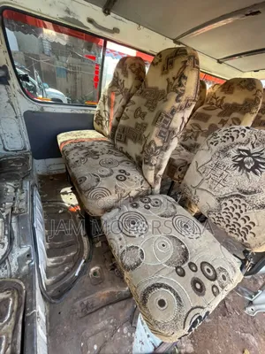 Toyota HiAce 2001 White