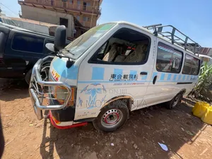 Toyota HiAce 2001 White