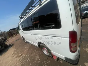 Toyota HiAce 2009 White