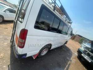 Toyota HiAce 2009 White