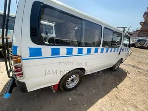 Toyota HiAce 1999 White