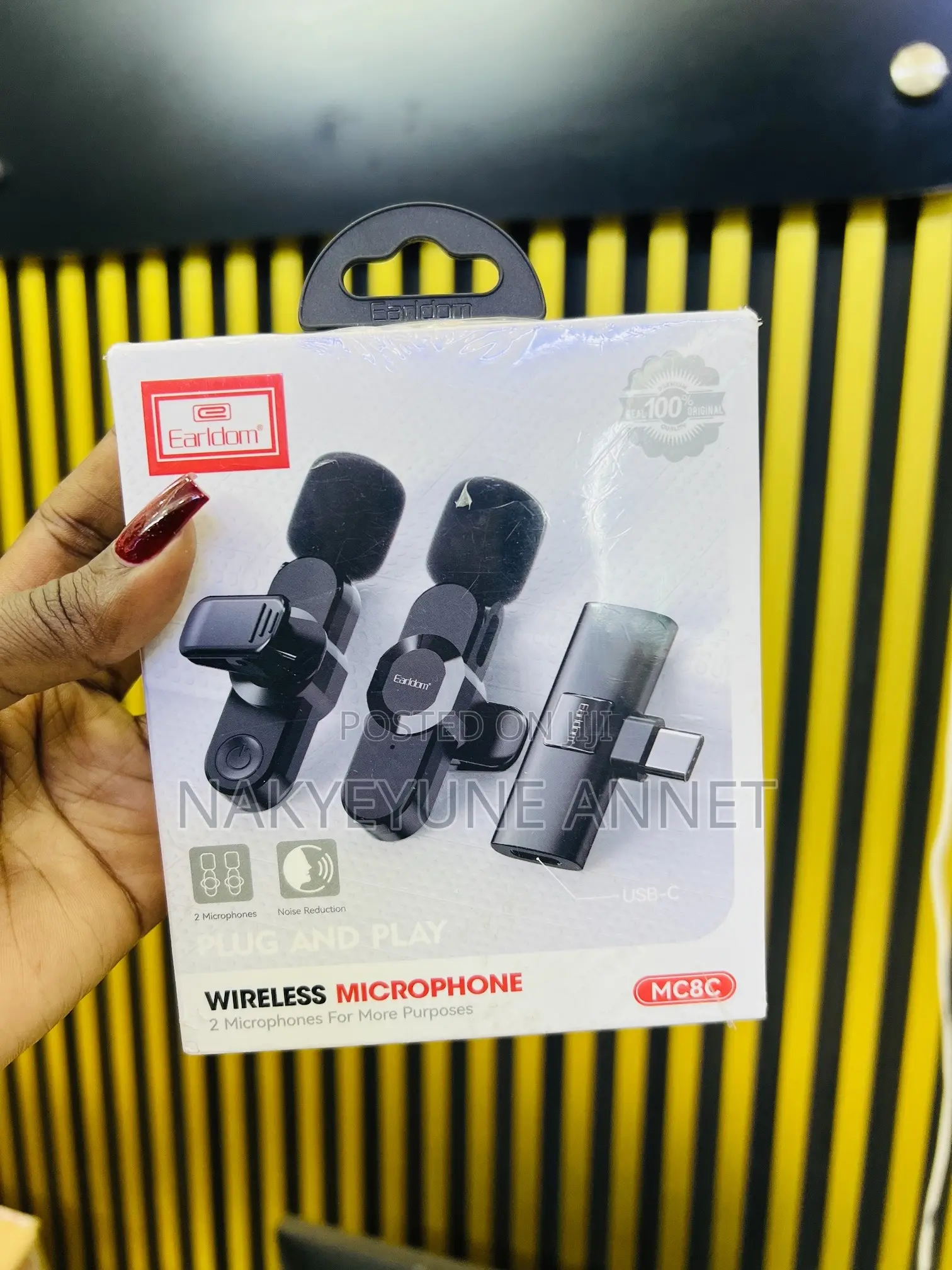 A Pair of Wireless Microphone