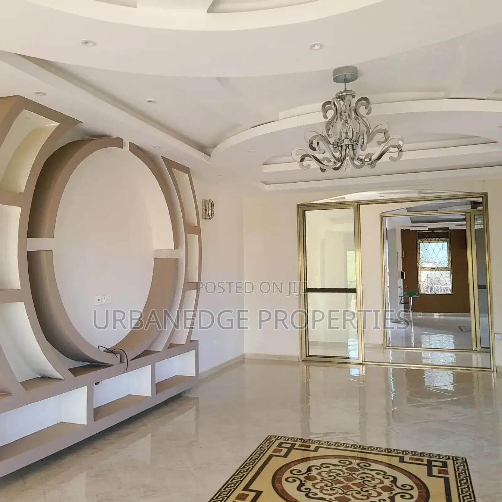 5bdrm Mansion in Kigo Express, Central Division for rent