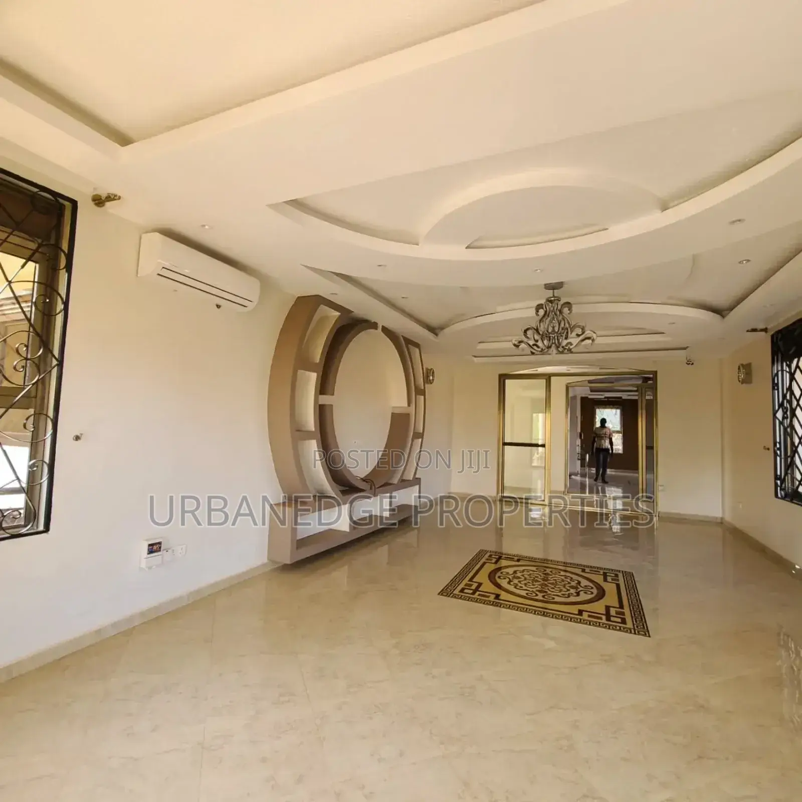 5bdrm Mansion in Kigo Express, Central Division for rent