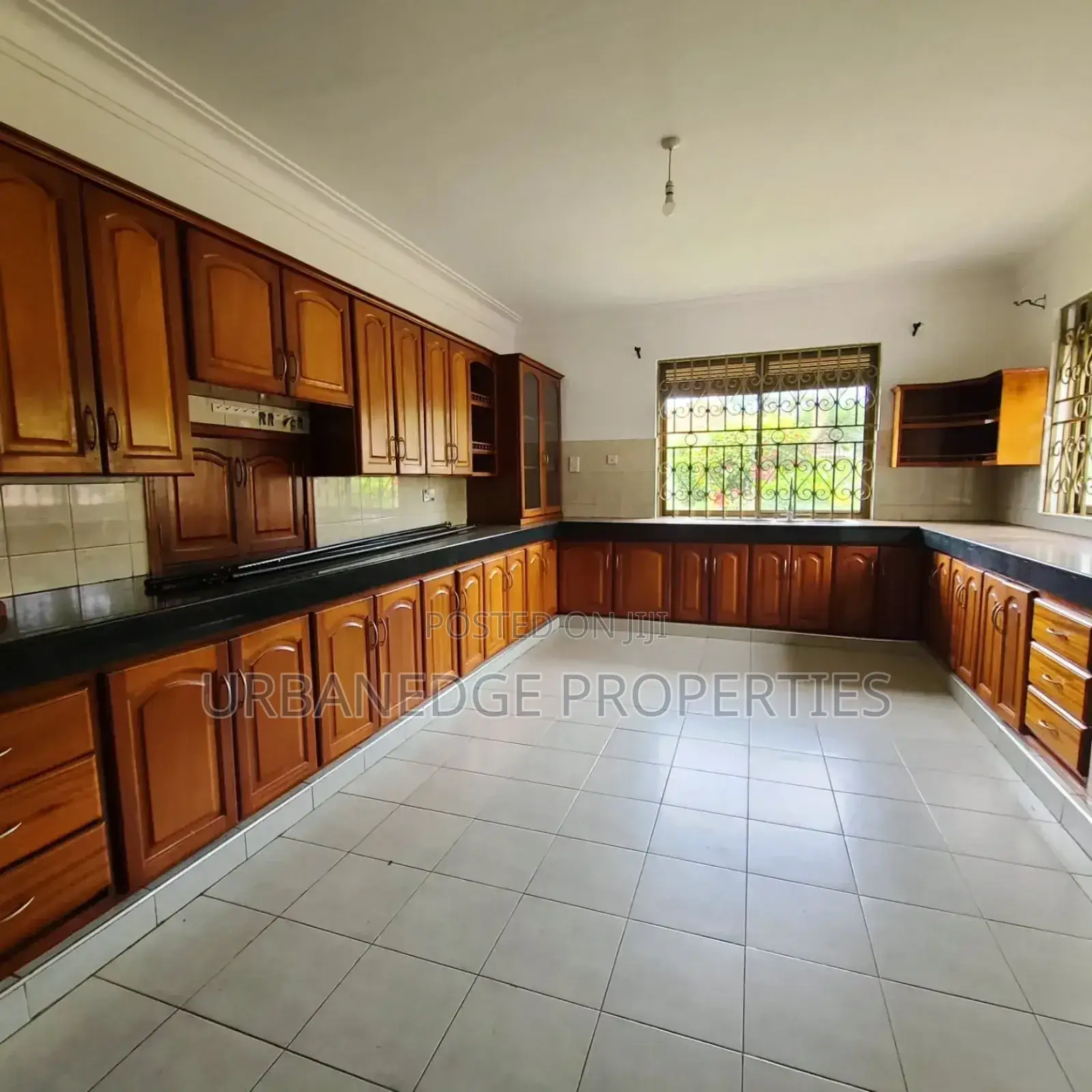 5bdrm Bungalow in Lubowa, Central Division for rent