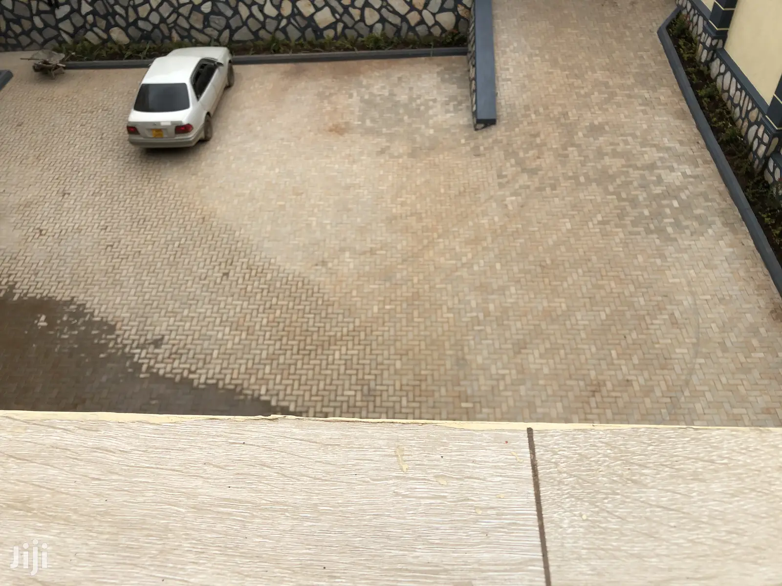 Kira Apartments For Sale