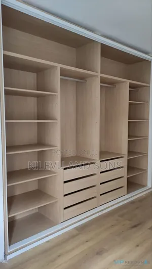 In Build Wardrobe