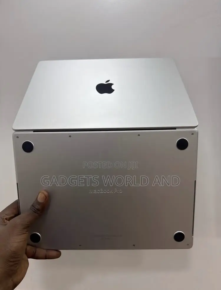 New Laptop Apple MacBook Pro 32GB Apple M1 Pro SSD 512GB