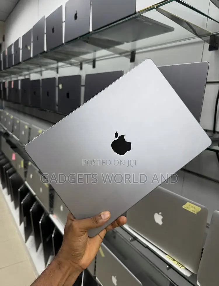 New Laptop Apple MacBook Pro 32GB Apple M1 Pro SSD 512GB