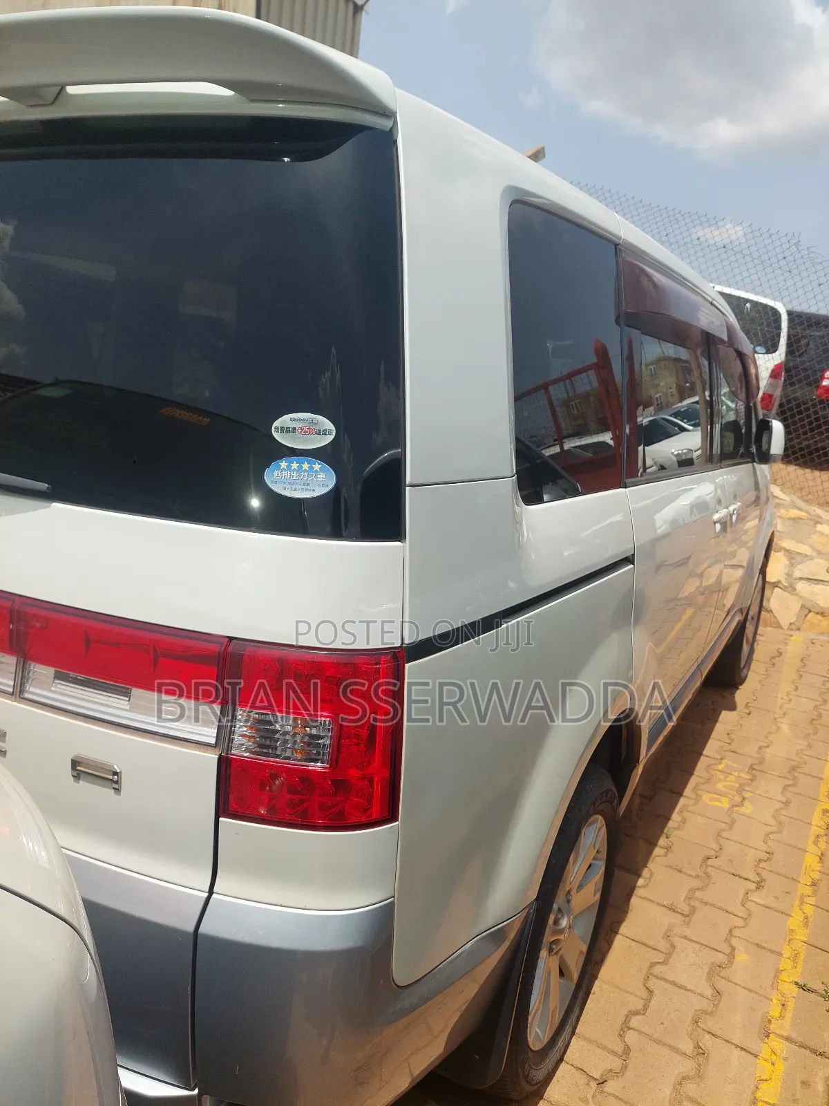 Mitsubishi Delica 2011 White