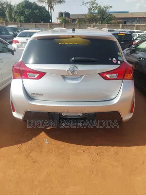 Toyota Auris 2012 Silver