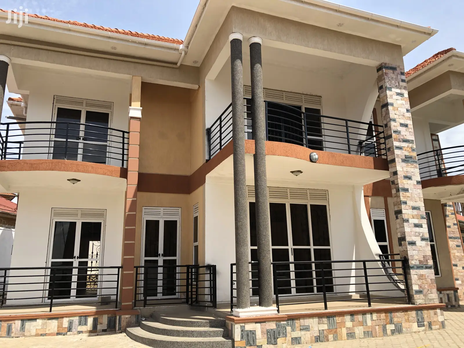 Najjera Very Large Multi Family House on Sell