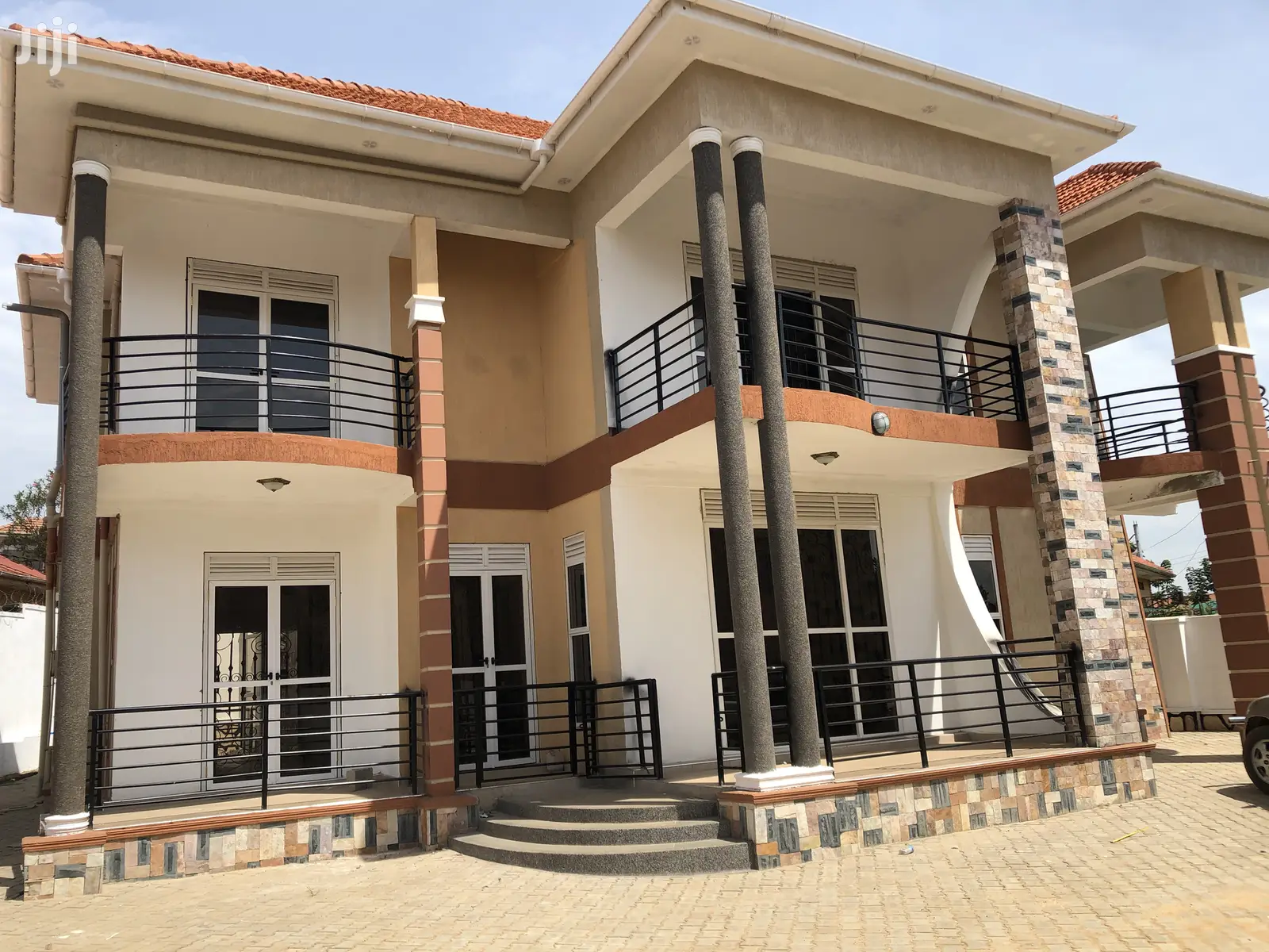 Najjera Very Large Multi Family House on Sell