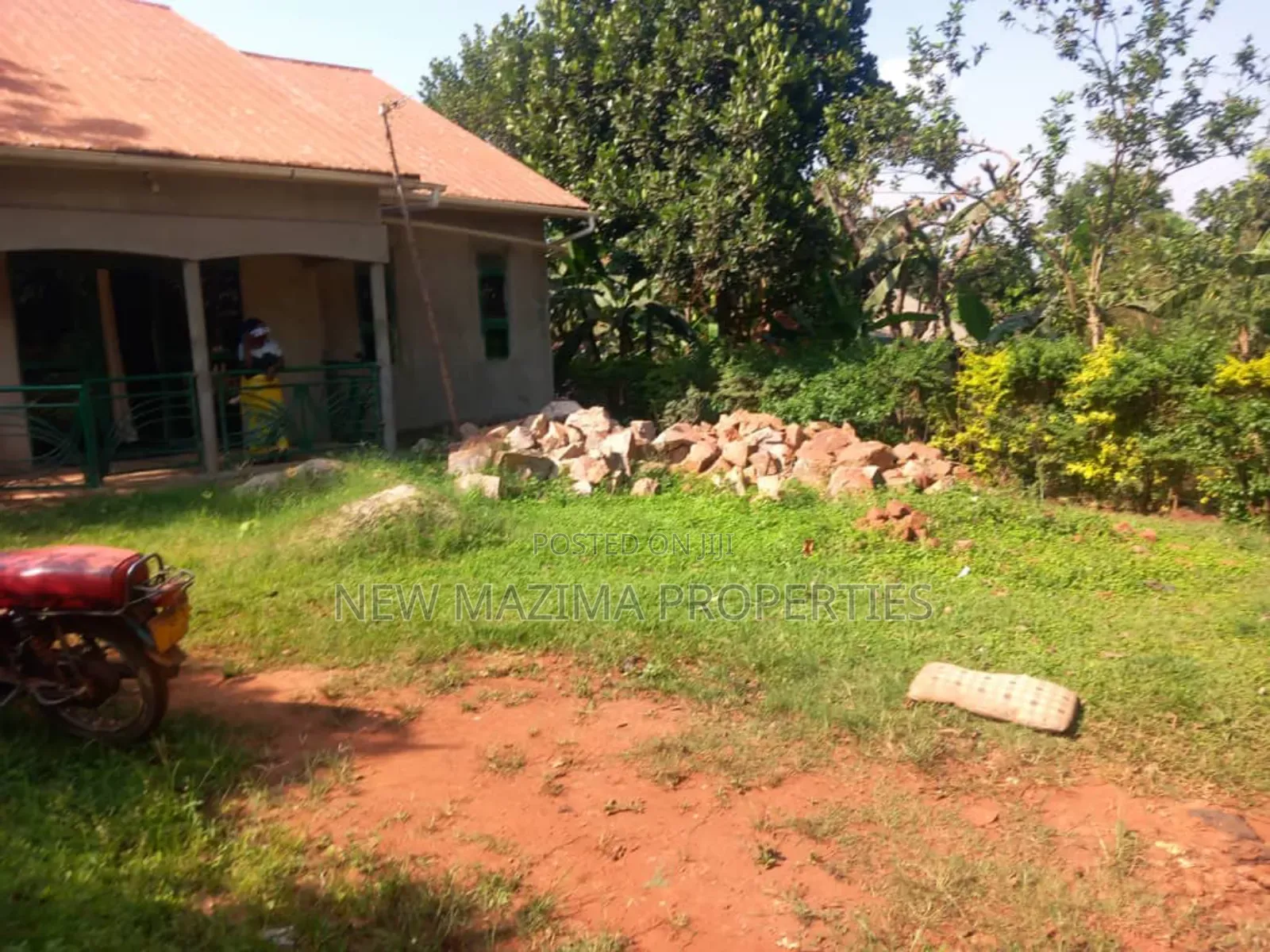 3bdrm Bungalow in Nsangi Maya Town, Central Division for sale