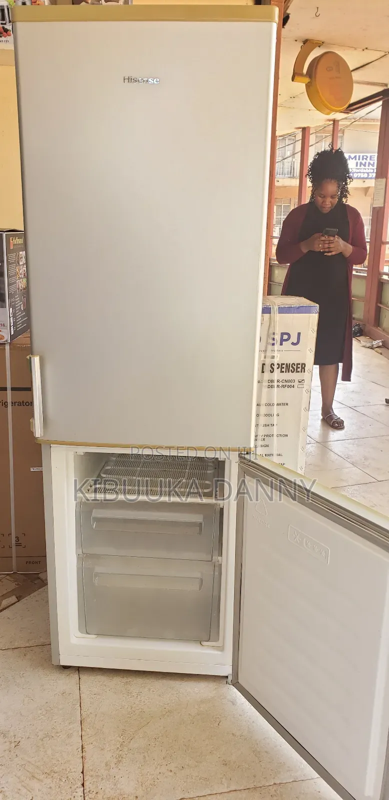 Hisence 330litres Fridge Double Door