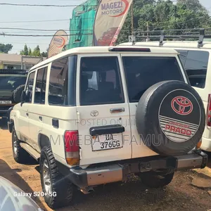 Toyota Land Cruiser 2007 White