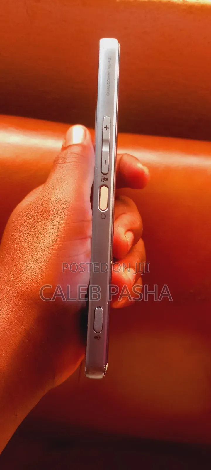 Kyocera Basio 4 32 GB Blue