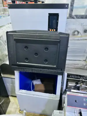 95kg Industrial Commercial Ice Cube Maker Machine With a Cooler Box