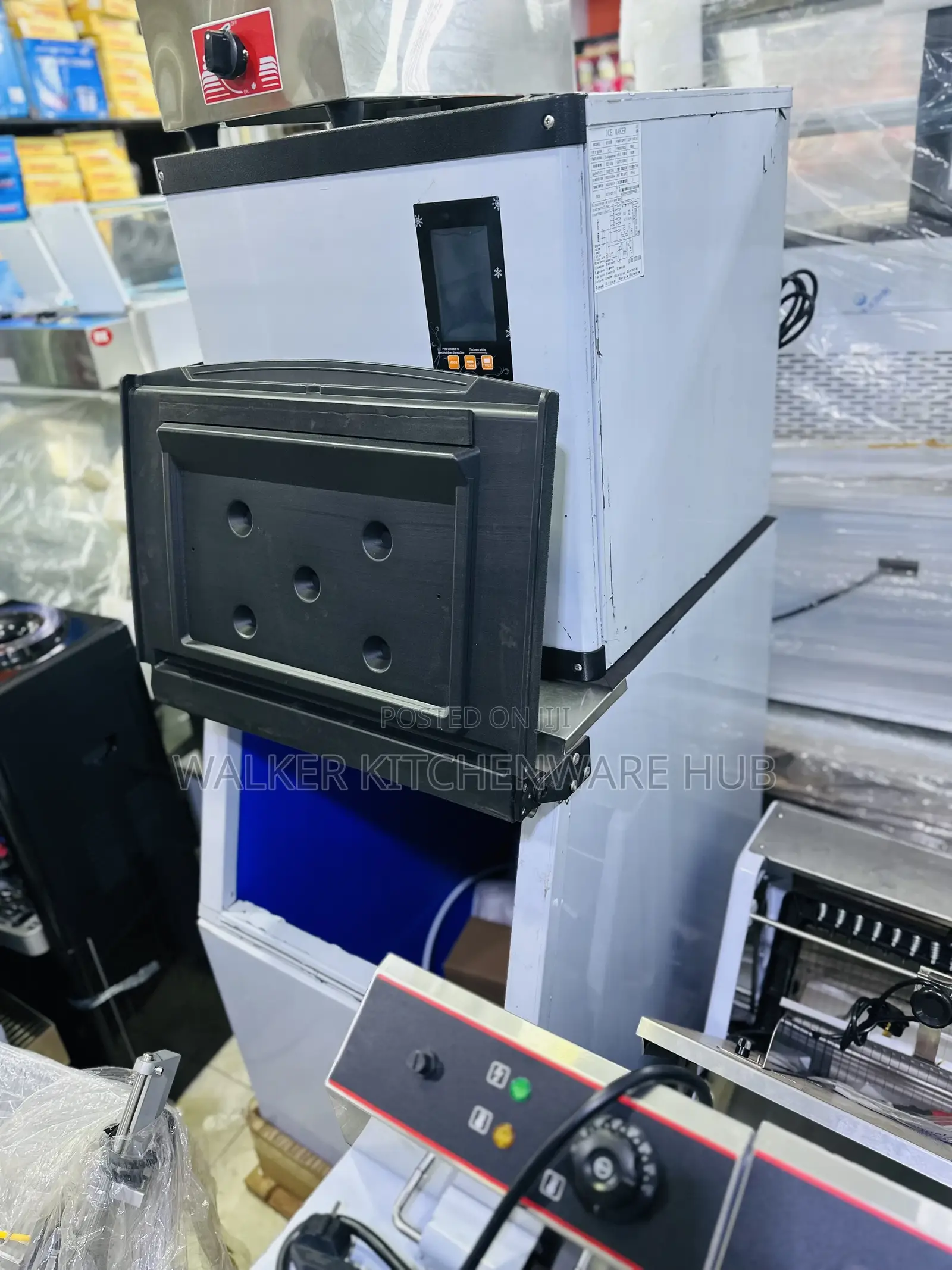 95kg Industrial Commercial Ice Cube Maker Machine With a Cooler Box