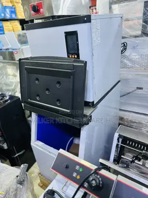 95kg Industrial Commercial Ice Cube Maker Machine With a Cooler Box
