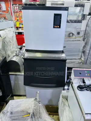 95kg Industrial Commercial Ice Cube Maker Machine With a Cooler Box