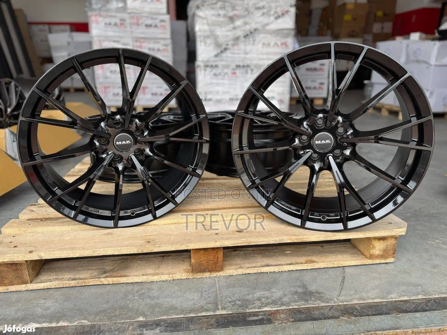 Advanti Racing Alloy Wheels With a Multi-Spoke Design.Size 18.