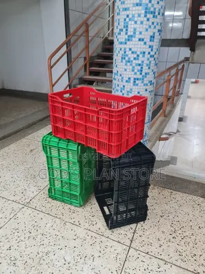 Chaise Plastic Crates Chaise Plastic Crates
