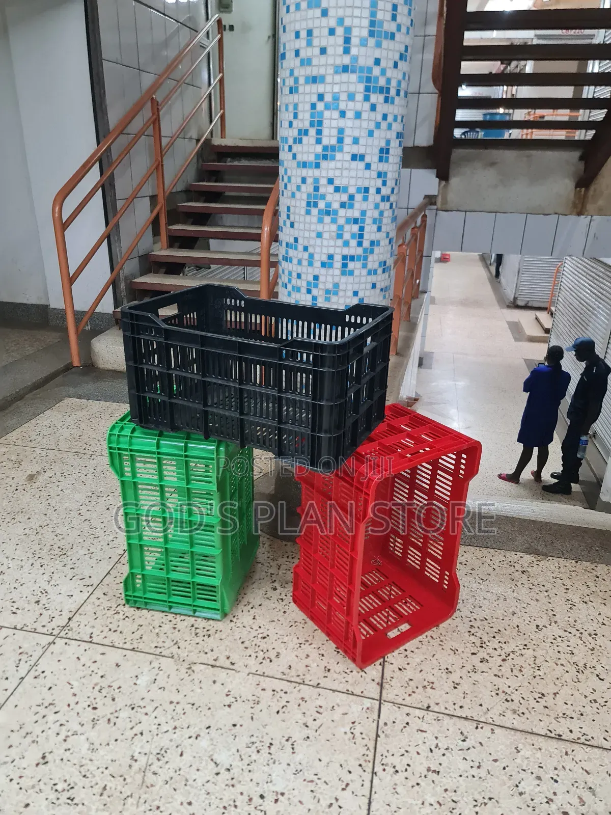 Chaise Plastic Crates Chaise Plastic Crates