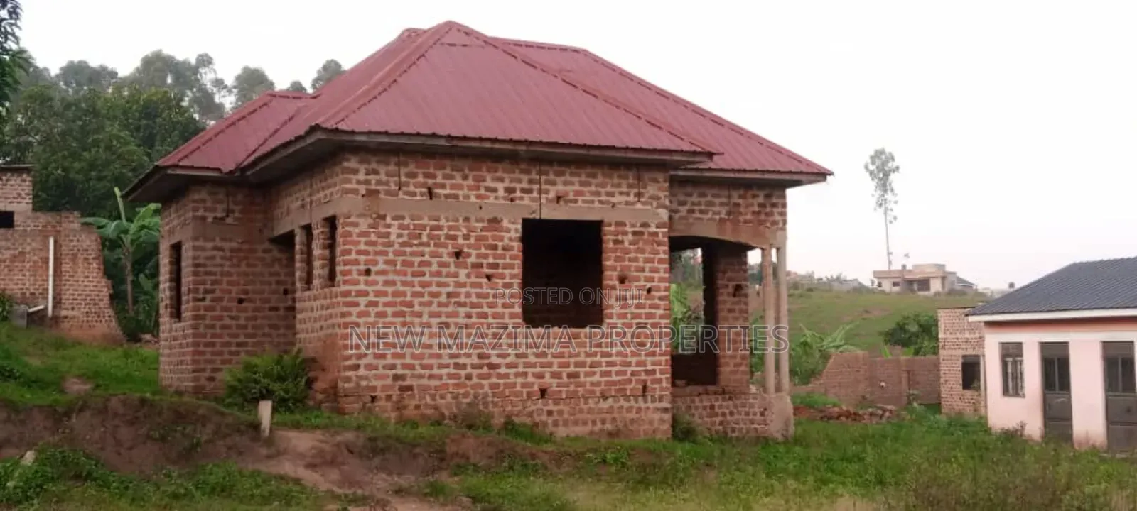 2bdrm House In Buwambo, Central Division For Sale