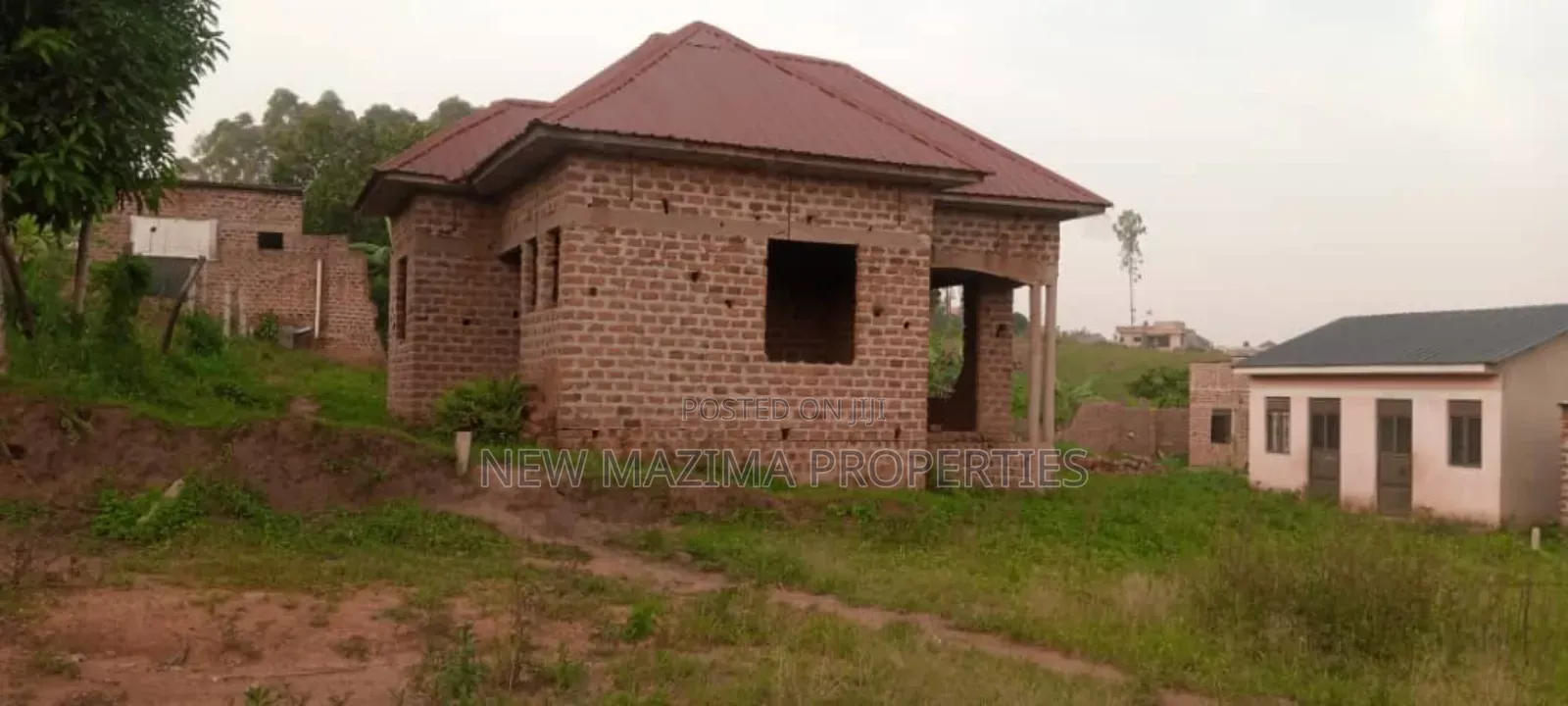 2bdrm House In Buwambo, Central Division For Sale