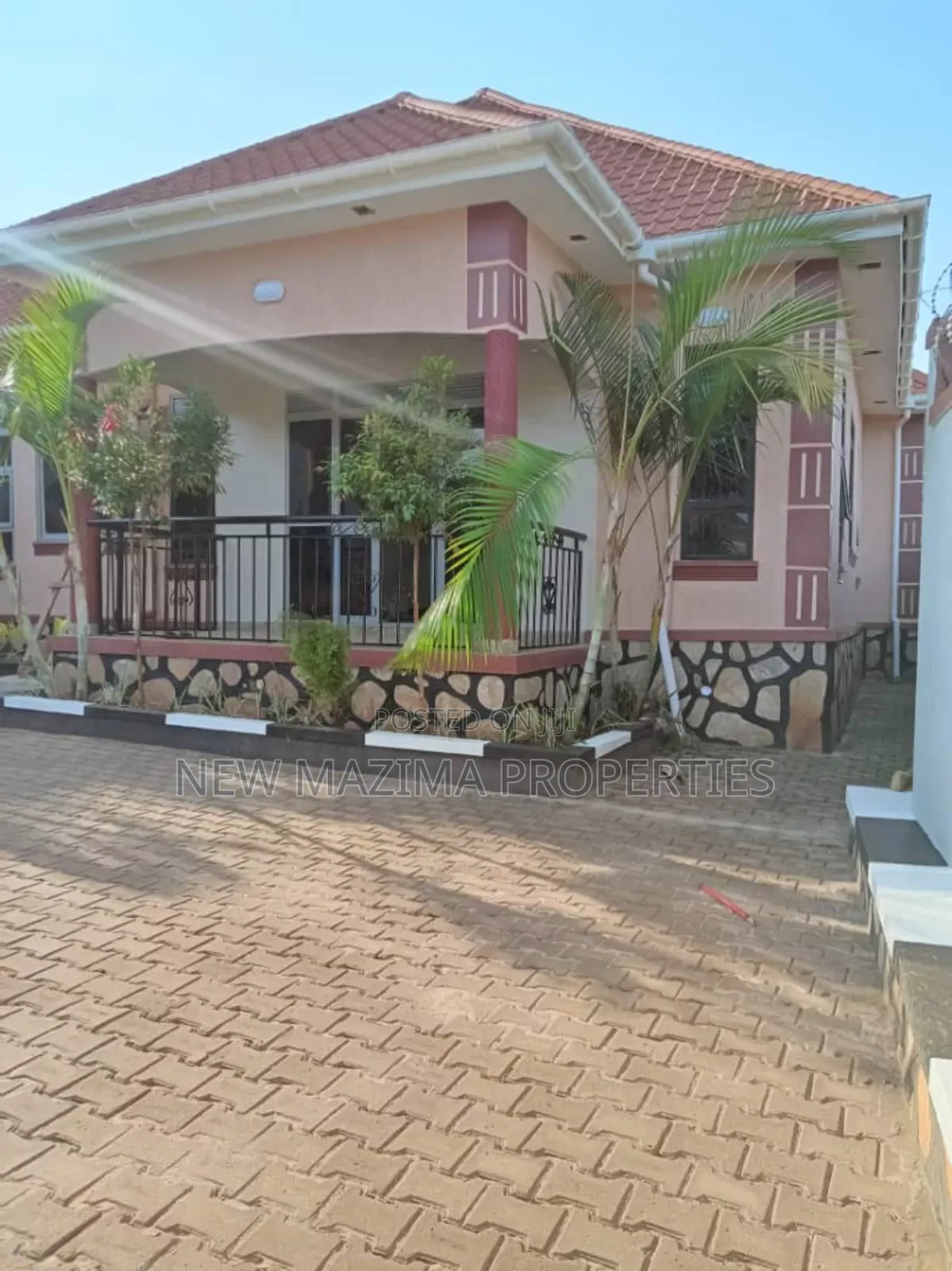 3bdrm Bungalow in Kitende Ntebe Rd, Central Division for sale