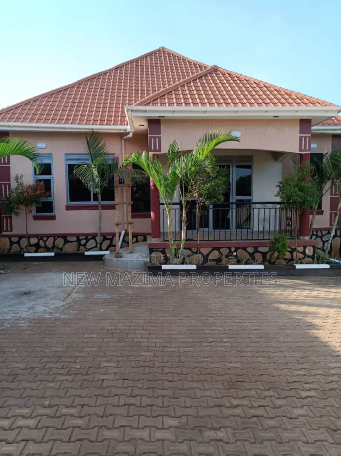 3bdrm Bungalow in Kitende Ntebe Rd, Central Division for sale