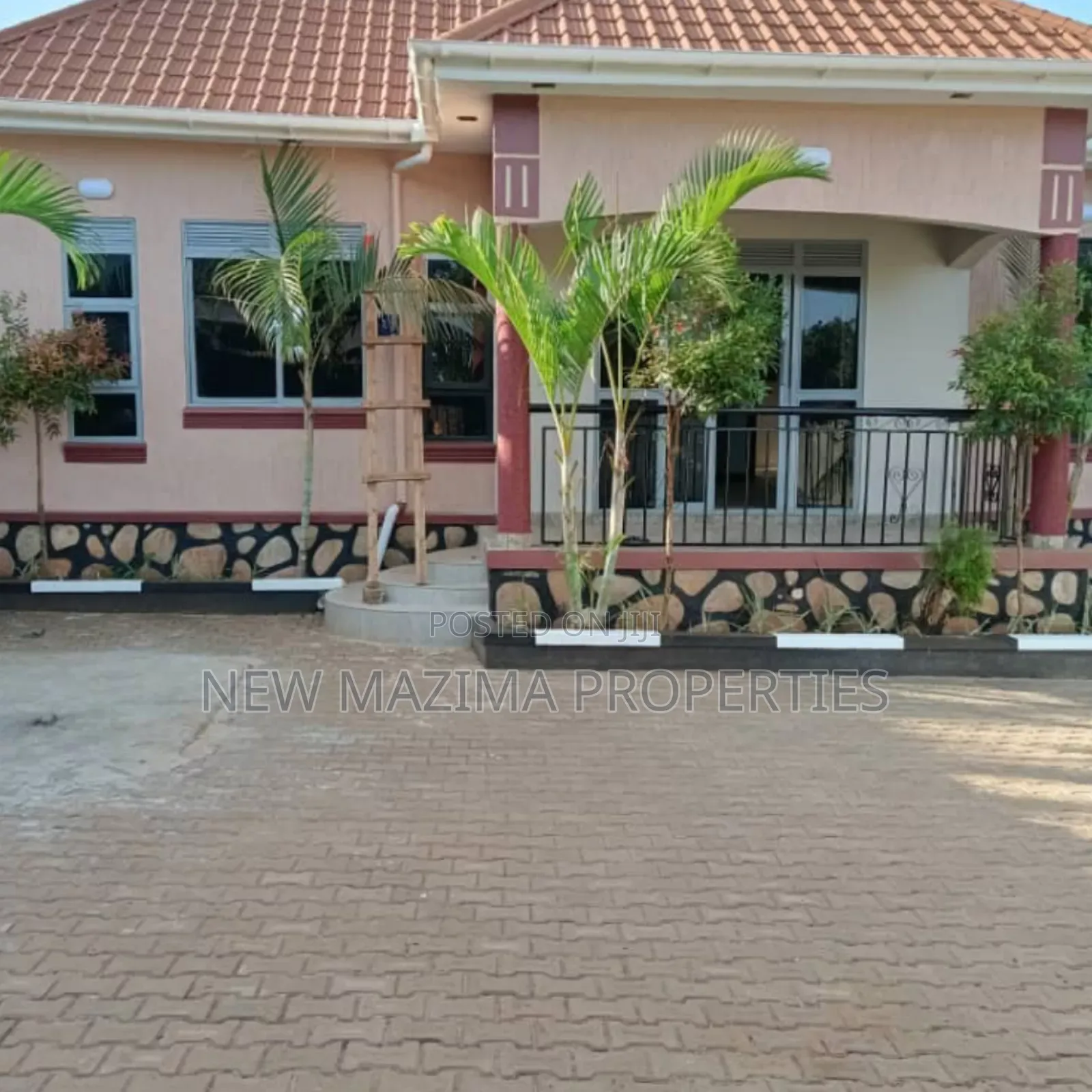 3bdrm Bungalow in Kitende Ntebe Rd, Central Division for sale