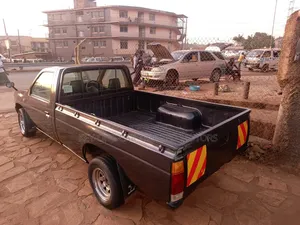 Nissan Pick-Up 1999 Gray