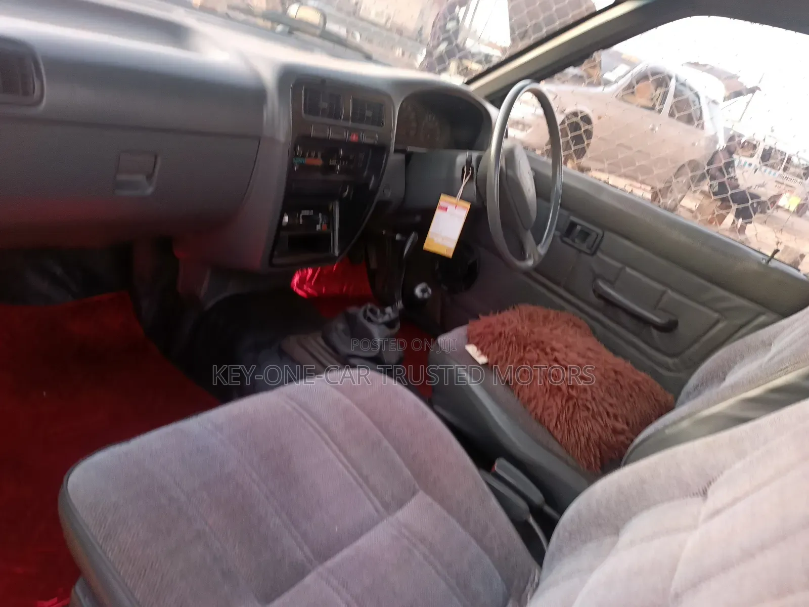 Nissan Pick-Up 1999 Gray