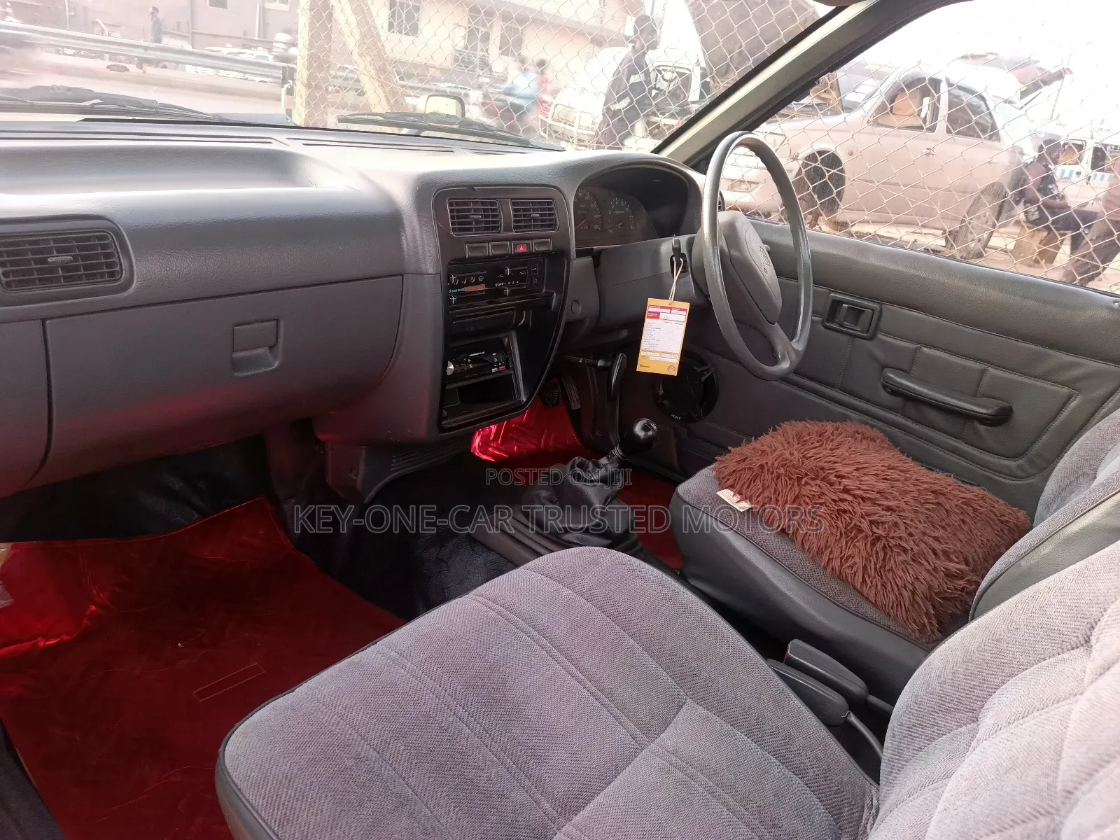 Nissan Pick-Up 1999 Gray