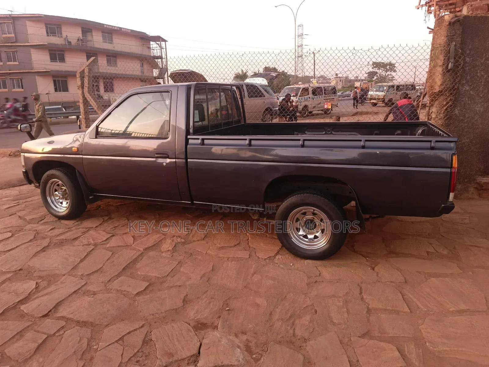 Nissan Pick-Up 1999 Gray