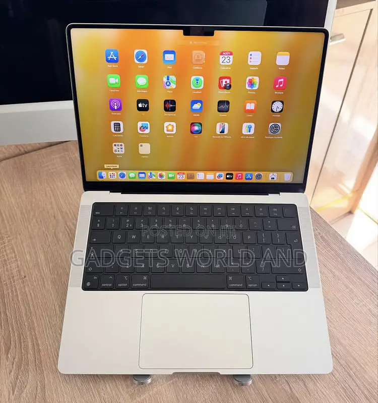 New Laptop Apple MacBook Pro 2023 M2 Pro 14-Inch 16GB SSD 512GB